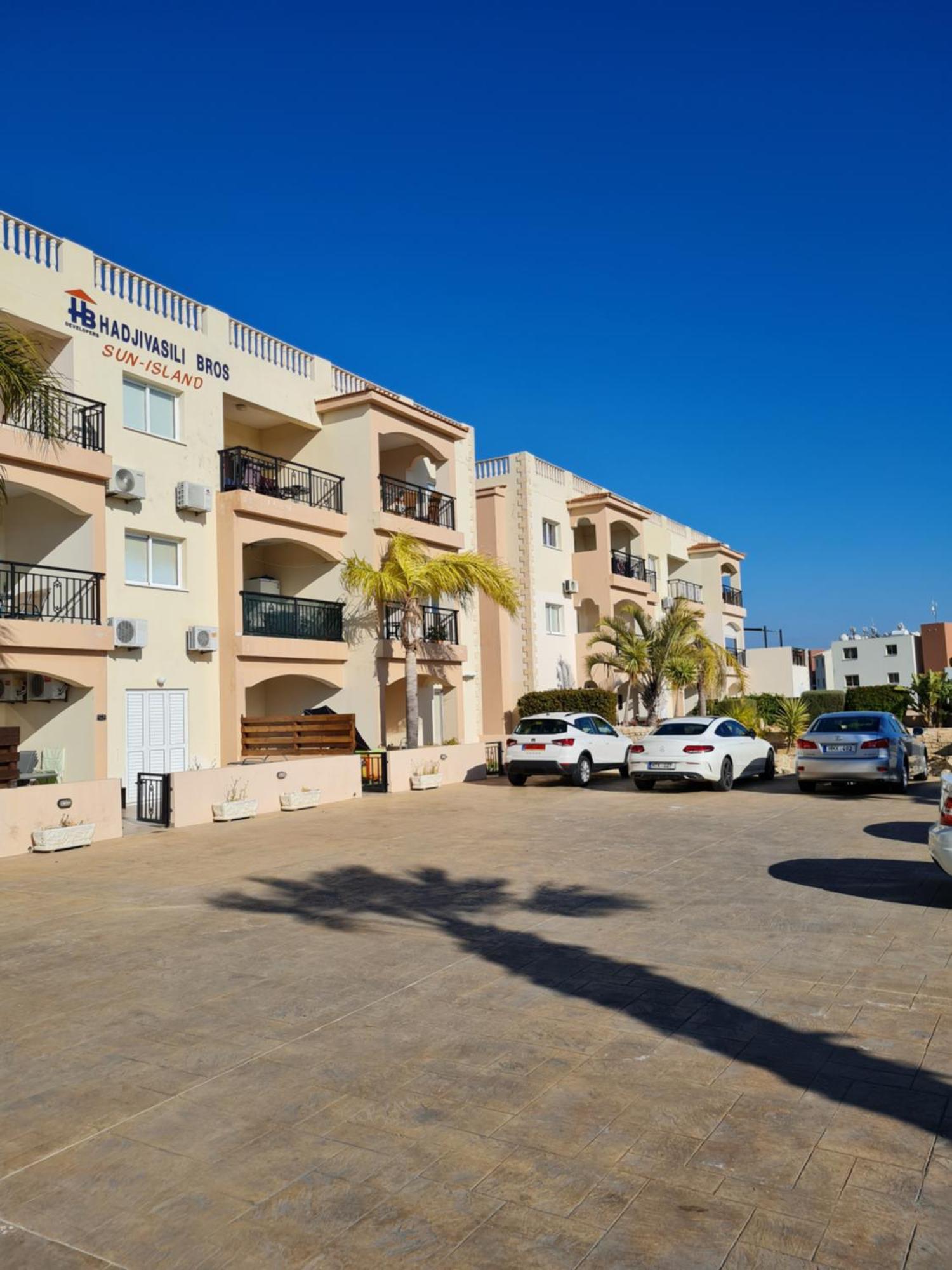 Michaela'S Apartment Paphos Esterno foto